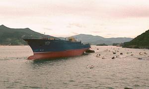 Botadura del buque atunero 'Txori Toki' construido por los astilleros de Murueta. / EL CORREO/