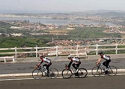 La ruta permite disfrutar de unas impresionantes vistas sobre Bilbao y Getxo./ E.C./