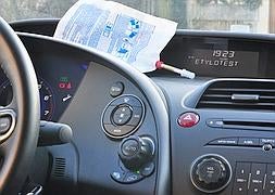 A partir del 1 de julio, en Francia será obligatorio llevar un alcoholímetro individual en el vehículo./