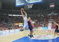 Partido de la Liga Endesa entre el Caja Laboral y el Real Madrid./El Correo/
