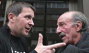 Txomin Ziluaga, junto a Arnaldo Otegi en un acto de 2006./ Telepress/