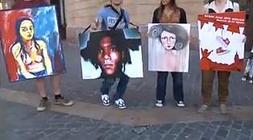 Algunos de los carteles expuestos por Bilbao. /Virginia Melchor | Pablo del Caño/