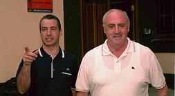 Atutxa, junto a un jovencísimo Urkullu, entonces portavoz del BBB. /Roberto Nistal/