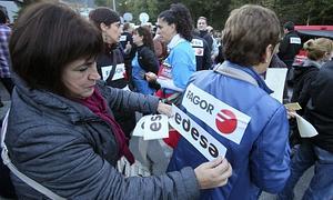 Miles de personas exigieron el jueves en Arrasate el mantenimiento de los puestos de trabajo de Fagor. / EFE/