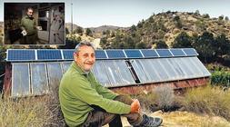 Emilio Ballester pagaba 1.800 euros al año de luz./