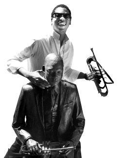 Scott, con la estatua de su amigo Marsalis. / BLANCA CASTILLO/