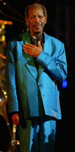 ORNETTE COLEMAN medita durante su concierto. / J. MINGUEZA/