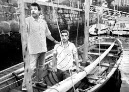 RECUPERAR. Juan Apraiz e Iñaki Elortegi, miembros de la asociación Galerna Elkartea que ha promovido el acto. /JORDI ALEMANY/