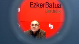 BILBAO. Javier Madrazo, ayer, en la sede de Ezker Batua. / EFE/