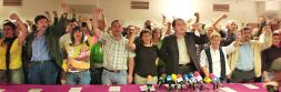 UNIDAD. Varios representantes de la izquierda abertzale durante un acto en protesta por la detención de la cúpula de Batasuna el pasado mes de octubre. / TELEPRESS/