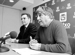 ASOCIACIÓN. Julio San Román, de Aftal, explicó que la reducción se ha dado en toda Vizcaya. / P. U./
