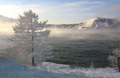 MEDICIÓN. Paisaje helado del lago Baikal, la mayor reserva de agua dulce del planeta. / AFP/