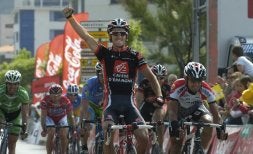 Dani Moreno se impone en la llegada a Bakio, pero no le serviría para ser líder. / MUNDO DEPORTIVO/