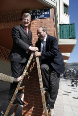 de Etxebarri y Fuenlabrada inauguran una calle. / M. B./