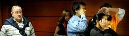 El propietario del piso, Juan José Rementería (izda.), y sus 'inquilinos', los tres miembros de la familia Bargela. / IGNACIO PÉREZ/