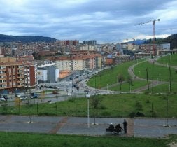 Vista de la zona donde se abrirá el ambulatorio de Miribilla. / LUIS ÁNGEL GÓMEZ/