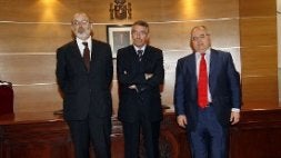 Azón Vilas y Fernández-Carnicero flanquean a Espinosa. / M. H./