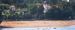 Vista de las colonias de Sukarrieta donde se ubicaría el nuevo museo, en pleno corazón de la Reserva de Urdaibai. / MAIKA SALGUERO/