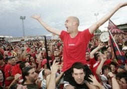 Los aficionados auparon a sus héroes. / A. GÓMEZ/