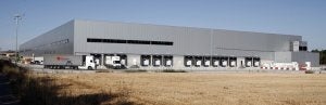 El almacén logístico del Grupo Dia, ideado hace cuatro años, dará trabajo a alrededor de 160 personas y se prevé que esté en pleno funcionamiento en apenas un mes. / AVELINO GÓMEZ/