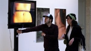 'Influencias', una obra de Rocío Ortega sobre la implicación del espectador en las imágenes que ve. :: MITXEL ATRIO/