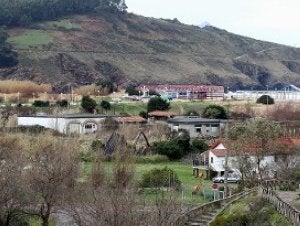 Terrenos del antiguo camping de la playa de La Arena. ::
J. ALEMANY/