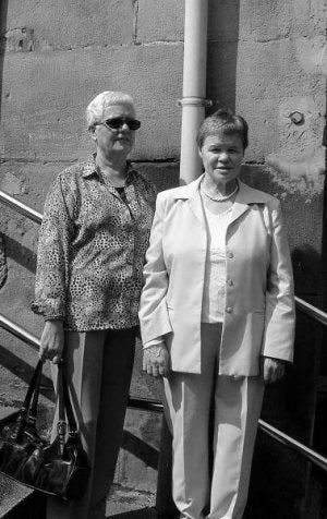 Mari Carmen Rodríguez y Victorina Alija, miembros de Defibel. ::
C. E./