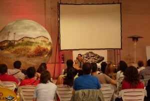 Jornadas en el pabellón ZAWP. Abajo, antes de la reforma. :: H. A./