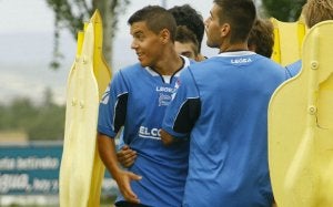 Josete, junto a Montero en un entrenamiento en Ibaia, será el cuarto futbolista sub'23 de la plantilla albiazul. ::
JESÚS ANDRADE/
