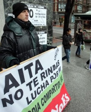 José es padre divorciado y reclama ver a su pequeño. :: MITXEL ATRIO/