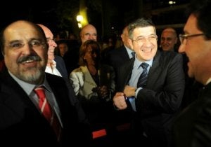 Txarli Prieto, Patxi López y Patxi Lazcoz, anoche en el acto de Vitoria. :: IGOR AIZPURU/