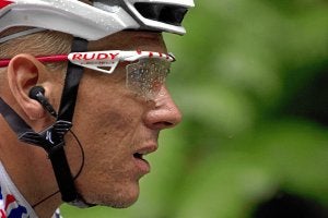 Gilbert no pudo con Contador en la llegada al Muro de Bretaña. :: EFE/