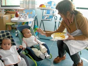 Las personas que opten a prestar este servicio en sus domicilios deberán cumplir una serie de requisitos. :: EL CORREO/