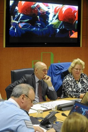 El consejero compareció en el Parlamento vasco. :: IGOR AIZPURU/