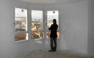 Interior de una vivienda nueva de alquiler social promovida por el Gobierno vasco en la capital vizcaína :: MAITE BARTOLOMÉ/