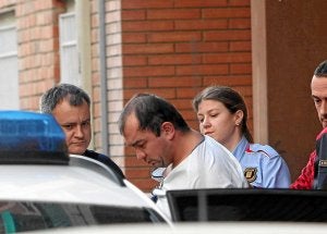 Marcelo R.O., de 34 años y en paro, tuvo que ser reducido por seis agentes después de que se negara a poner las esposas y comenzase a emitir sonidos guturales. :: EFE/