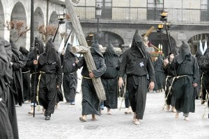 Más de medio millar de cofrades mantienen viva una tradición con más de 600 años de historia. ::
P. U./