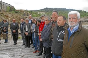 Una delegación de los salineros del Valle de Añana junto a los representantes del movimiento Slow Food. /José Montes/