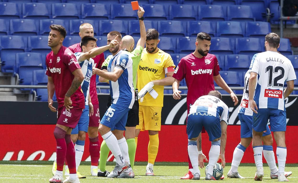 Pacheco es expulsado y Roberto debuta como albiazul | Alaves - El ...