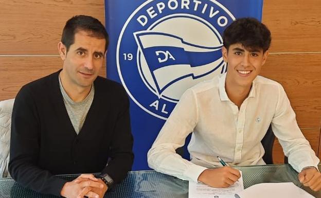 Gaizka García, junto a José Manuel Sevillano. /Deportivo Alavés