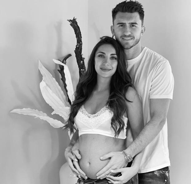 Aymeric Laporte y Sara Botello esperan su primer hijo