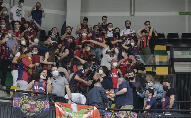 Imagen de una parte del más de un centenar de aficionados desplazados a Bilbao la temporada pasada.