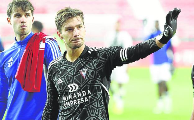 Ramón Juan, salvo sorpresa, volverá a ser el portero y el capitán del Mirandes este mediodía en una convocatoria con 18 futbolistas, solo 14 del primer equipo. 