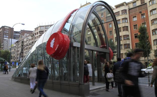 El fosterito de Sabino Arana luce unos cascos./Manu Cecilio