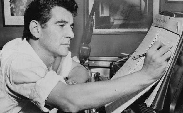 El compositor, pianista y director Leonard Bernstein./