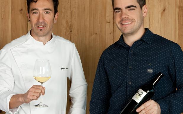 El cocinero Eneko Atxa y el gerente de la bodega Gorka Izagirre, Bertol Izagirre/. EC