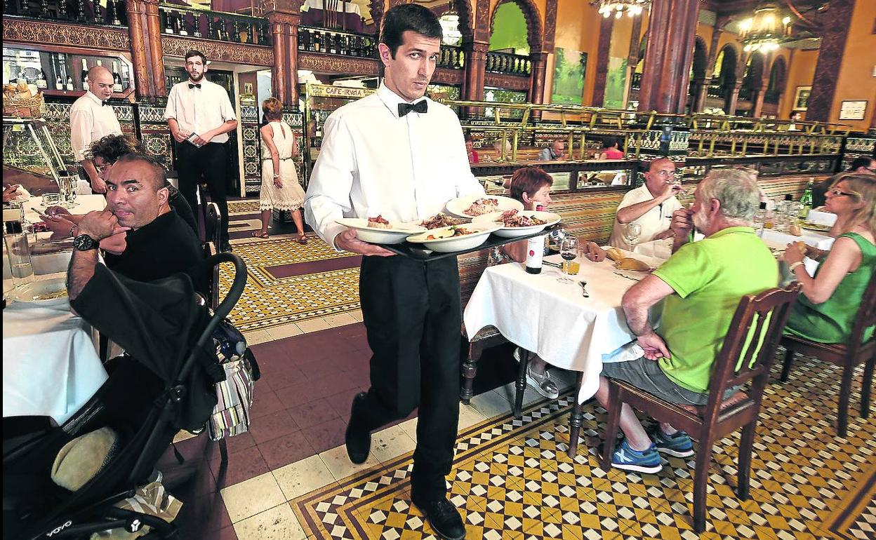 La hostelería avisa de la falta de formación en un sector que emplea a  30.000 camareros en Bizkaia | El Correo