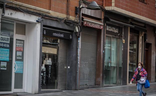 Calle de Basauri durante uno de los días de confinamiento./MAIKA SALGUERO