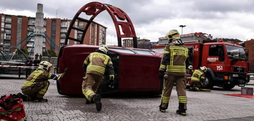 Ope Bomberos Bizkaia La Diputacion Lanza Una Ope Para Contratar A 50 Bomberos El Correo