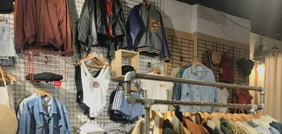Adiós a la tienda de Arizona en Bilbao, el la ropa de segunda mano creado por dos jóvenes de la villa | El Correo
